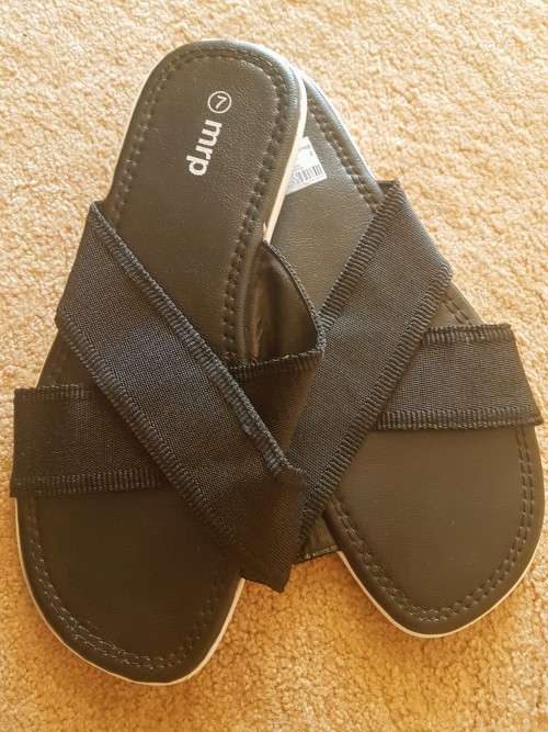 Black Cross Over Design Sandals / Slops / Size: 7 / Bargain Starting Bid!