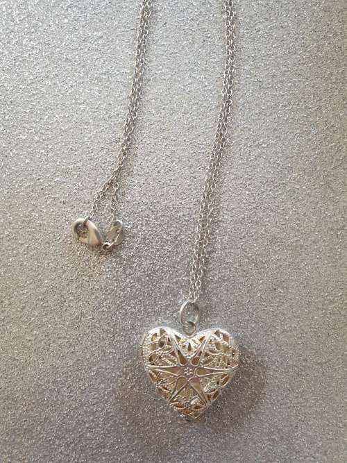 Silver Chain Necklace with Silver Hollow Heart Pendant (Pendant Opens)