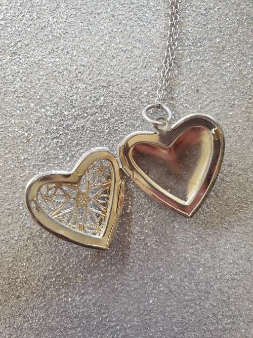 Silver Chain Necklace with Silver Hollow Heart Pendant (Pendant Opens)