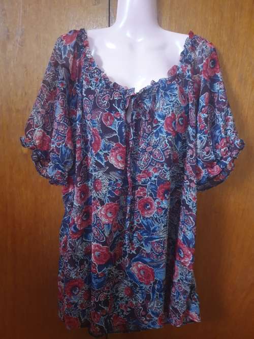 Stunning Floral Top by Rene Taylor / Size: 20/44 / In Excellent Condition