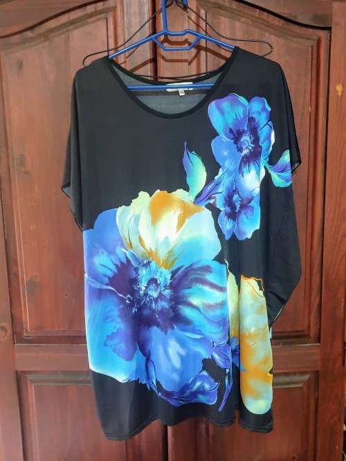 Floral top (lovely soft fabric) by Excite Size: free