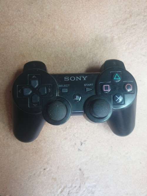 Original Sony PS3 wireless controller on auction @ R1 bargain starting bid!
