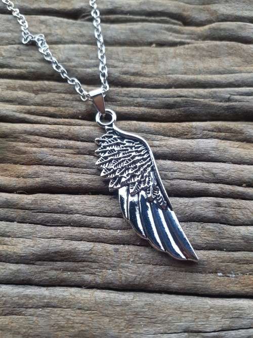Fashion necklace with angel wing pendant