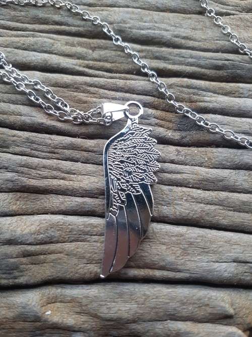 Fashion necklace with angel wing pendant