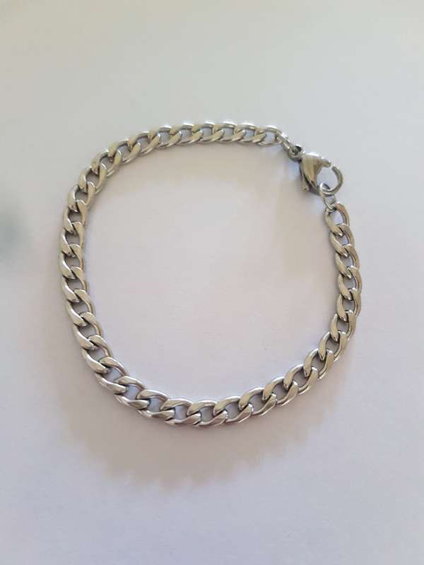 Stainless steel bracelet / fits a medium / average size woman`s wrist / Bargain Bid!