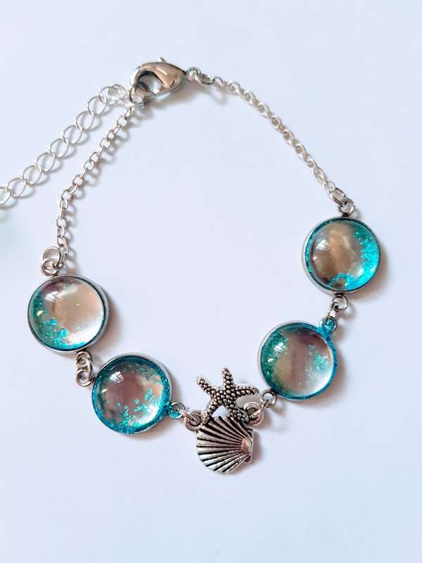 Gorgeous unique silver tone fashion bracelet with sea vibes It has turquoise glitter sphere spacers