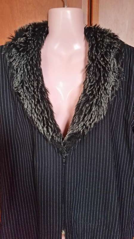 Quality brand "Hip Hop" black pinstripe jacket with faux fur collar (designer label)