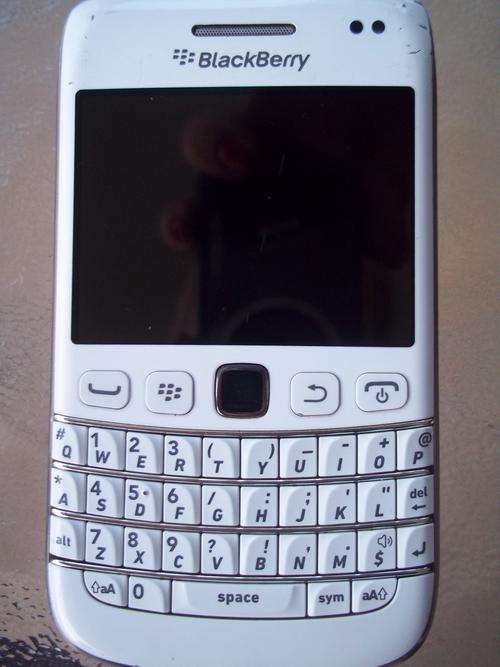 Blackberry Bold 9720 (white) - BARGAIN BID!!!