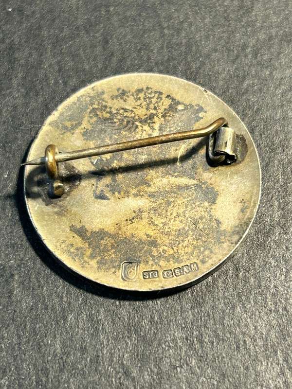 Silver pin celebrating the Volkspele by Inwydingsfees. Desember 1949