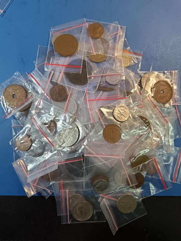 mixed lot of 100 coins