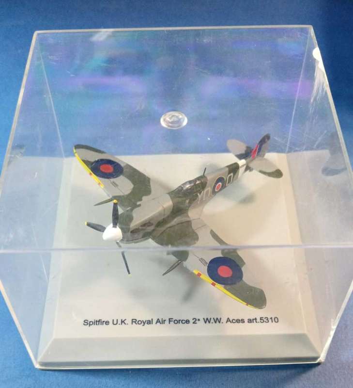 Die Cast Model - Spitfire U.k Royal Air Force World War Aces