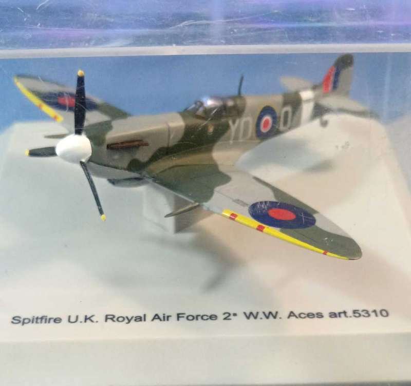 Die Cast Model - Spitfire U.k Royal Air Force World War Aces