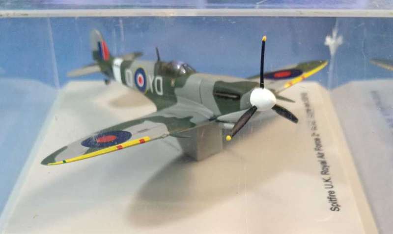 Die Cast Model - Spitfire U.k Royal Air Force World War Aces