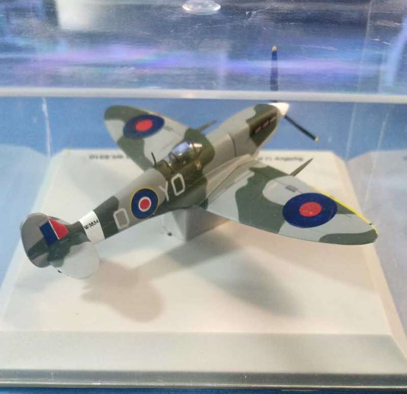 Die Cast Model - Spitfire U.k Royal Air Force World War Aces