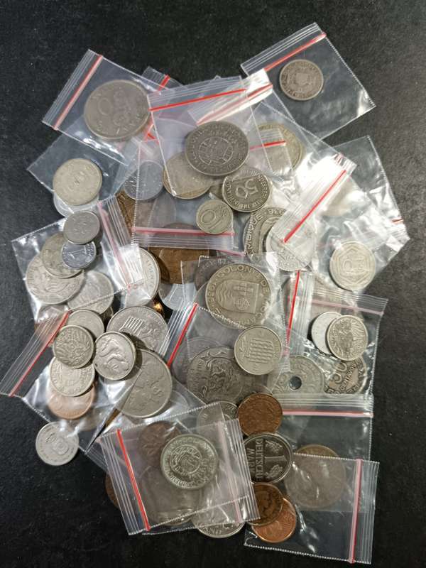 mixed lot of 100 coins