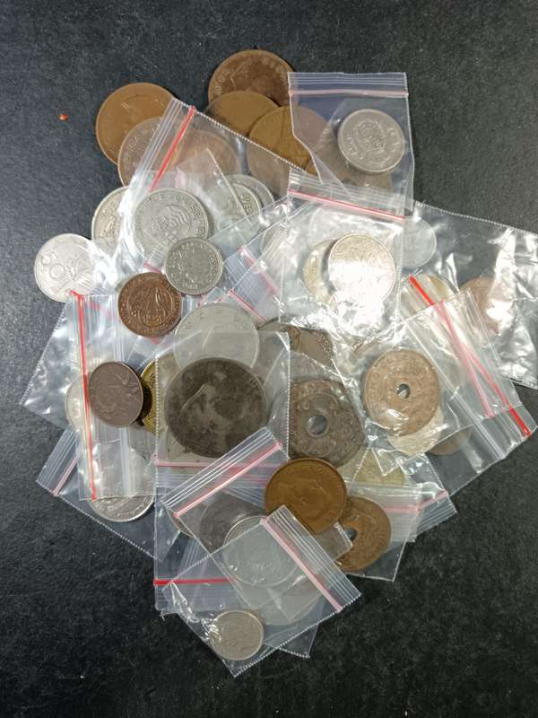 mixed lot of 100 coins