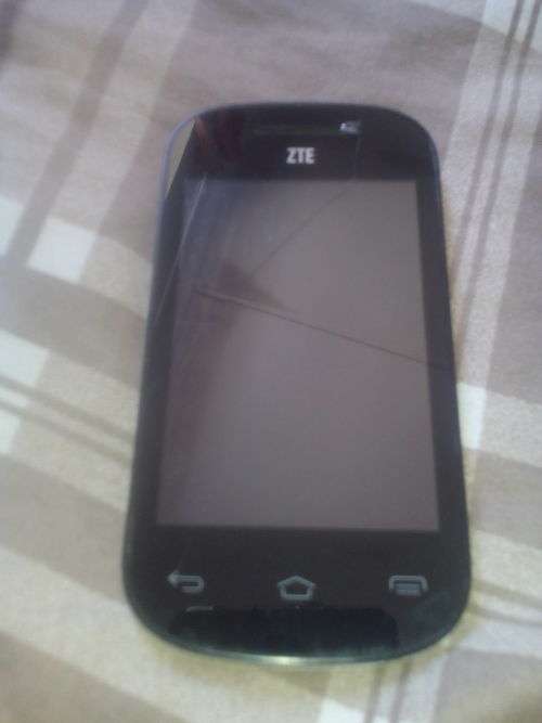 2 x ZTE Switch X1 Smartphones
