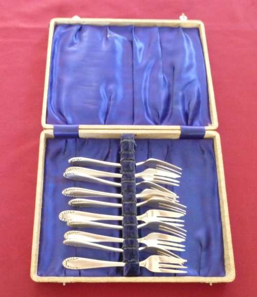Set of 10 silver plated cake forks