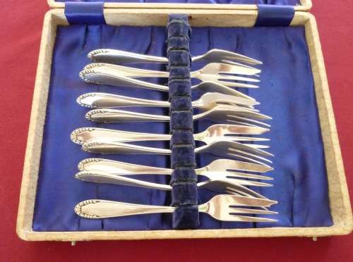 Set of 10 silver plated cake forks