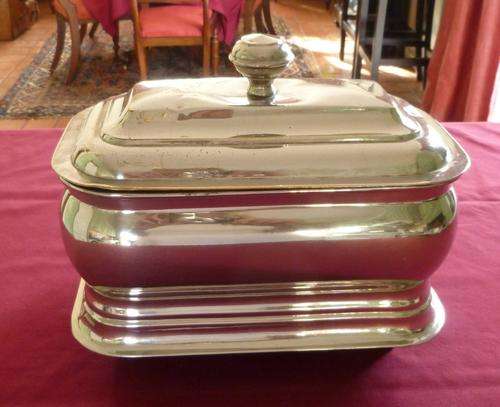 Grand old hotelware server