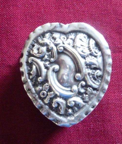 Art nouveau heart-shaped pill box