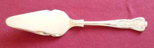 Kings pattern cake lifter