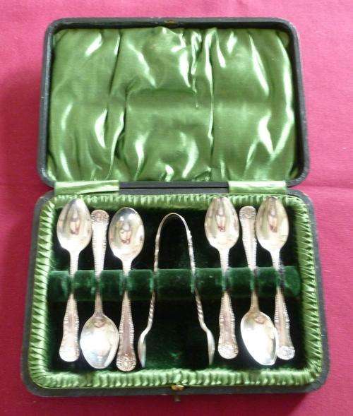 Boxed set of six art nouveau silver teaspoons and tongs