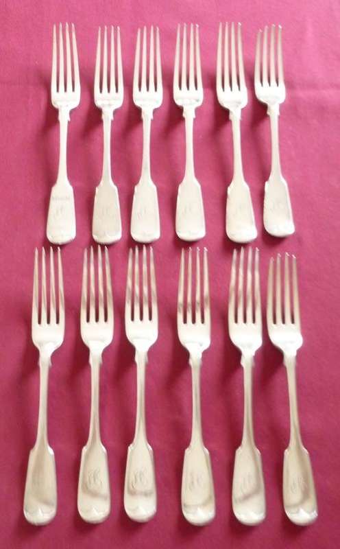 12 Victorian fiddle pattern table forks