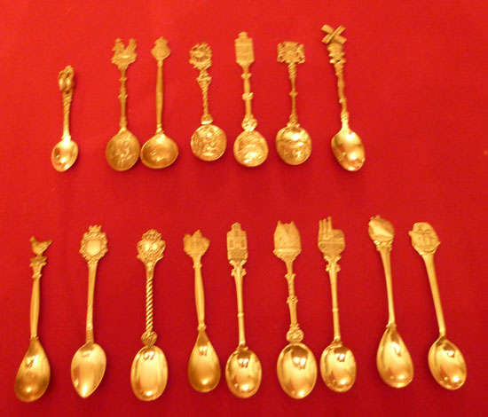 16 Dutch silver plate collector's spoons