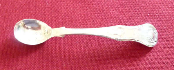 Scottish silver salt spoon - kings pattern