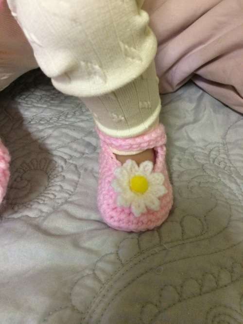 Crocheted Baby Girl Jacket & Shoes Set - Pink  - Daisies Applique (0-3+ Months)
