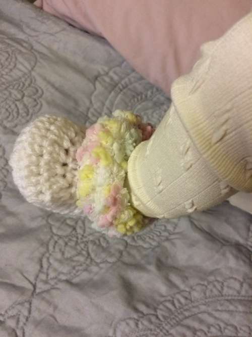 Crocheted Baby Shoes & Beanie Set (0-3 Months)