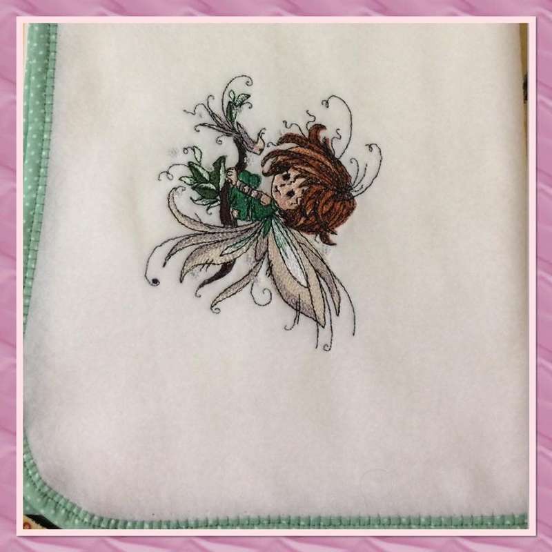 EMBROIDERED FLEECE BABY BLANKET - 75X100CM - HEMMED WITH BINDING