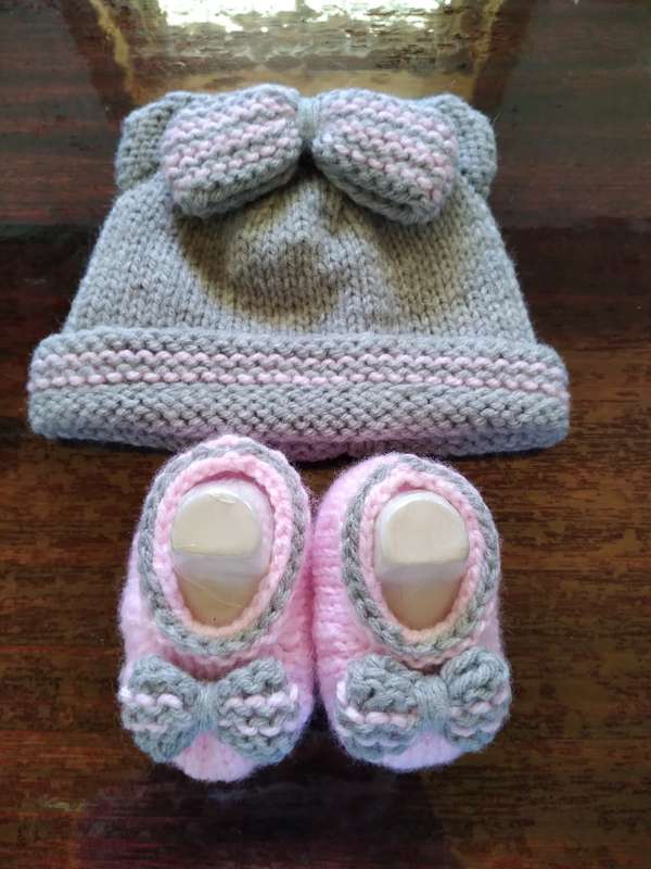 HAND KNITTED BABY BOOTIES AND BEANIE SET - NEWBORN TO 3 MONTHS