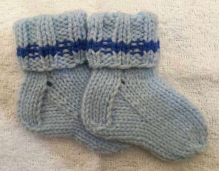 HAND KNITTED BABY SOCKS - NEWBORN TO 3 MONTHS - BLUE