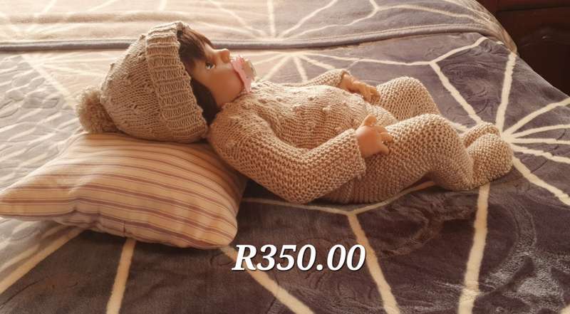 KNITTED BABY SET - 0 TO 3 MONTHS
