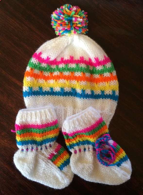 HAND KNITTED BABY BOOTIES AND BEANIE SET - NEWBORN TO 3 MONTHS