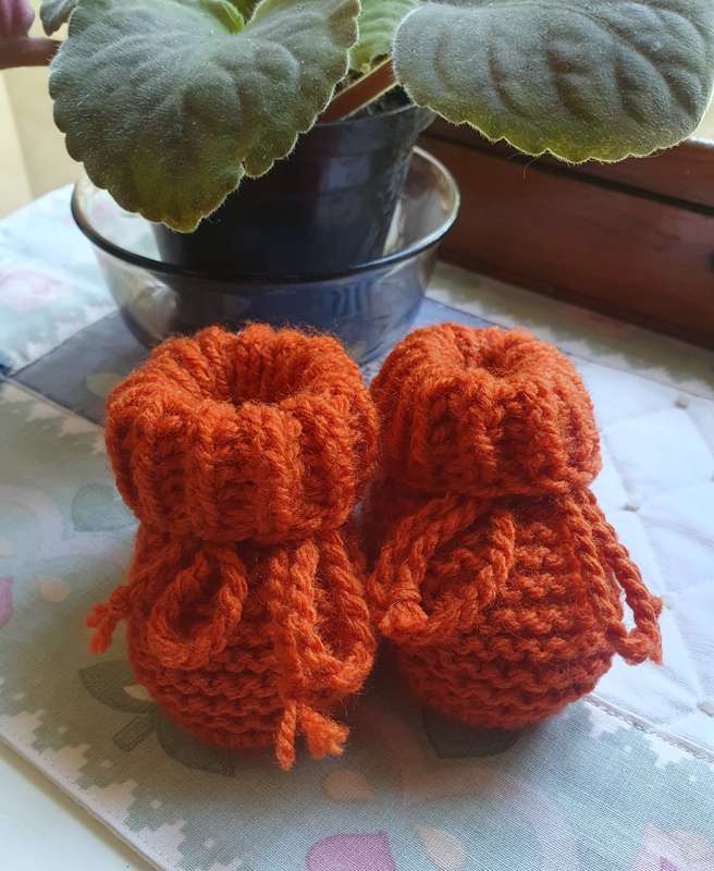 HAND KNITTED BABY BOOTIES (SOCKS) - NEWBORN TO 3 MONTHS