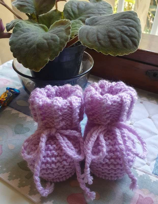 HAND KNITTED BABY BOOTIES (SOCKS) - NEWBORN TO 3 MONTHS