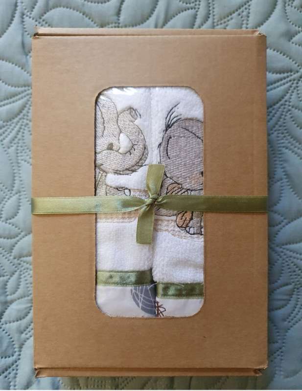 TWIN PACK EMBROIDERED BURP CLOTHS (SPOEGDOEK) - POLY TOWELLING - 32CMX60CM - GIFT BOX