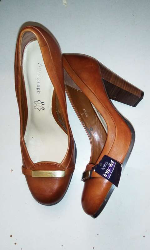 AUTOGRAPH HIGH HEEL SHOES