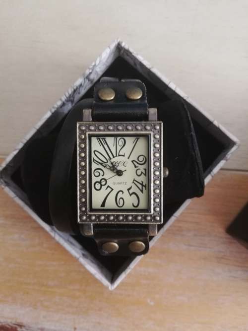6 x Vintage (Vintage Look) Watches - Your bidding on all 6 watches