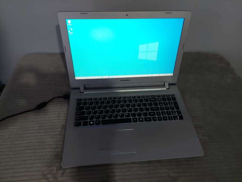 Lenovo Ideapad 500-15ISK*i7-6500U*8GB RAM*512GB HDD*15.6 Screen *Need new battery*