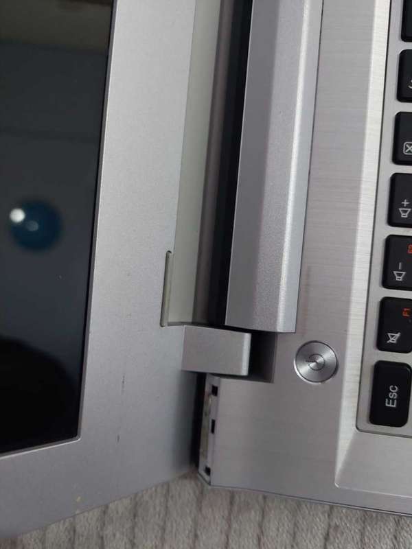 Lenovo Ideapad 500-15ISK*i7-6500U*8GB RAM*512GB HDD*15.6 Screen *Need new battery*