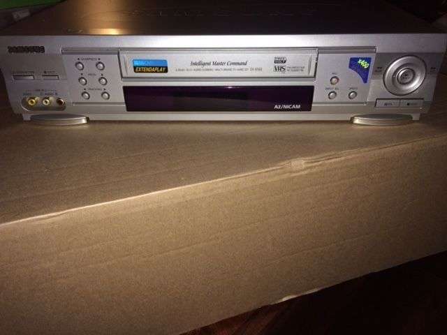 SAMSUNG 6 HEAD VCR AND MOVIES / VHS CASSETTES