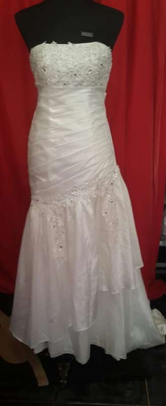 Ivory wedding dress