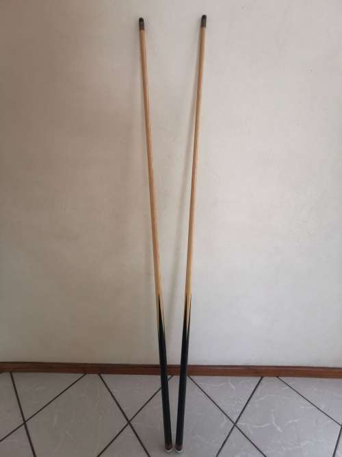 EASI EIGHT Pool Cue Sticks and Balls