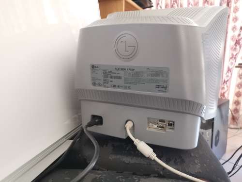 17 inch LG FLATRON F700P CRT Monitor (Please read the description)