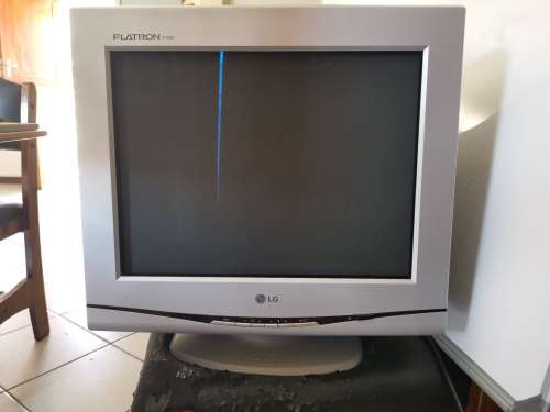 17 inch LG FLATRON F700P CRT Monitor (Please read the description)