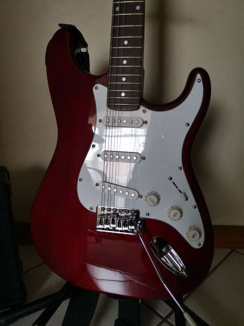 Sanchez 6-String Electric Guitar and Amplifier Bundle